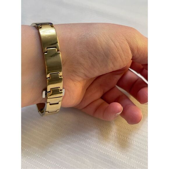 Citizen Gold Tone Eco Drive Diamond Bezel Women’s Dainty Watch Needs Battery - Picture 6 of 7